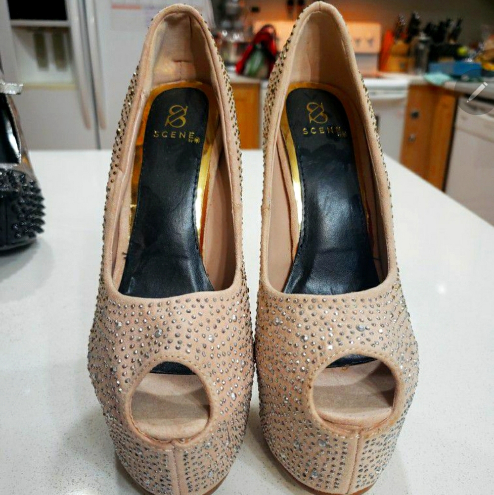 Heels - Picture 2 of 2